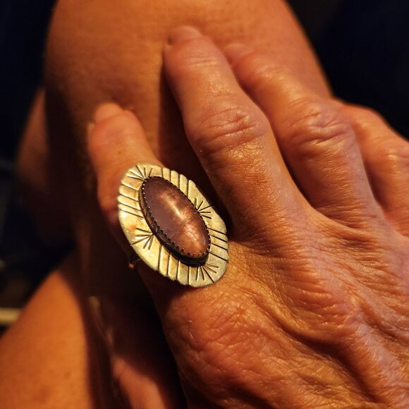 Vintage Navajo Sterling Silver Ring With Sugilite Oval Stone Signed J. Hatti Siz - Picture 5 of 6